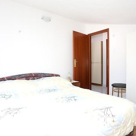 Family Friendly Seaside Apartments Razanj, Rogoznica - 10373 חדר תמונה