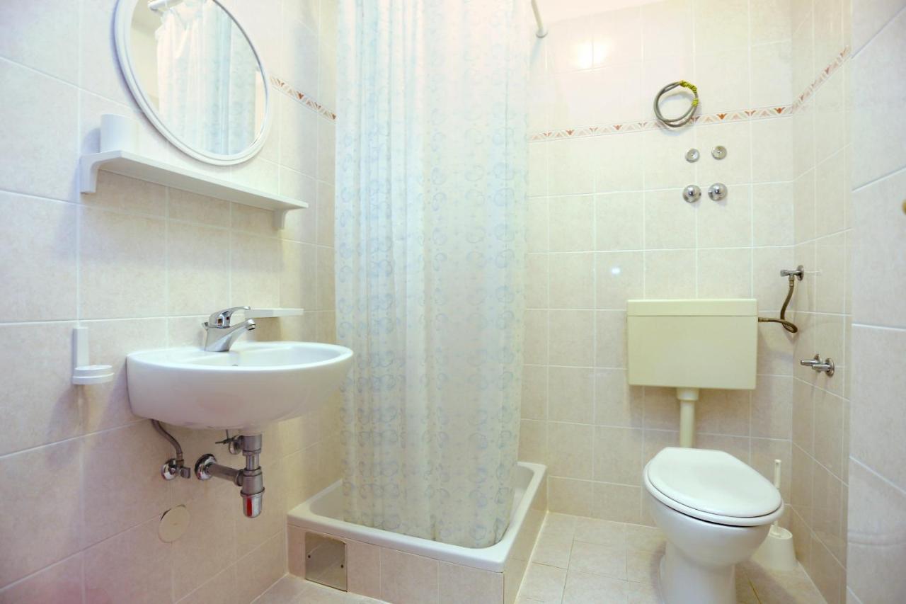 Family Friendly Seaside Apartments Razanj, Rogoznica - 10373 מראה חיצוני תמונה