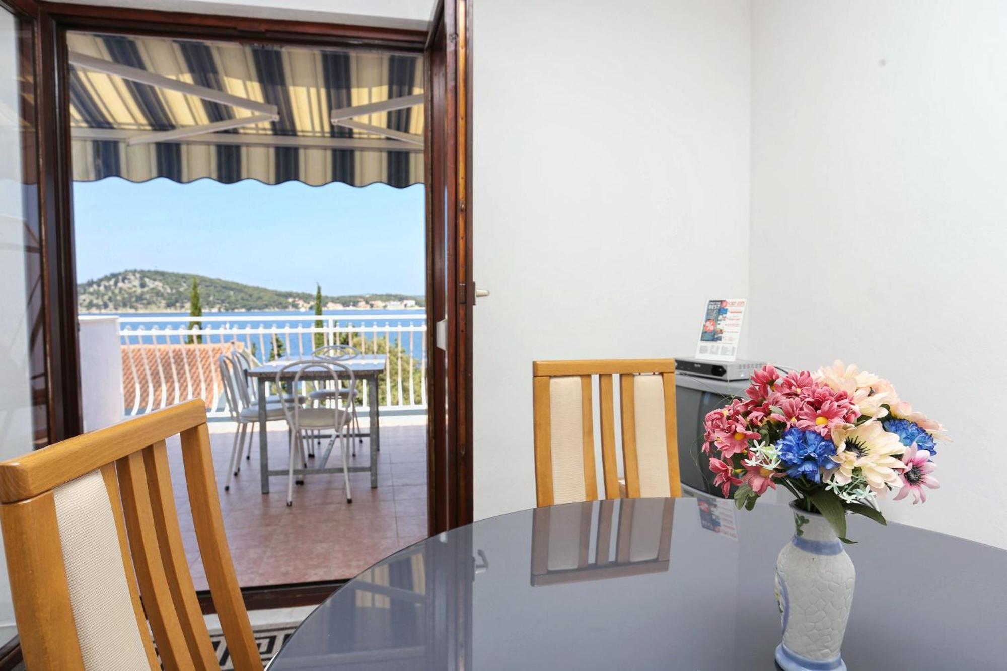 Family Friendly Seaside Apartments Razanj, Rogoznica - 10373 חדר תמונה